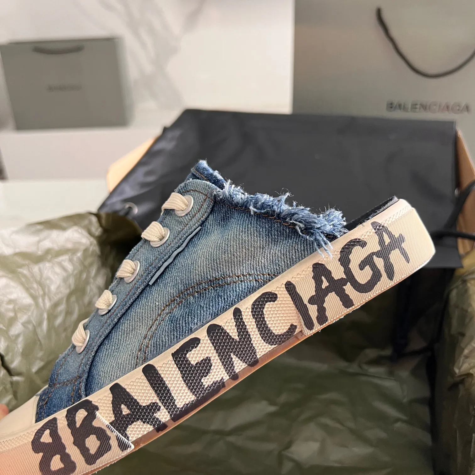 👟👟Ex-factory price 460👟👟 Semi-drag denim print BALENCIAGA washed and distressed semi-drag low-top with original packaging Code number: 35-44 (45 customized)